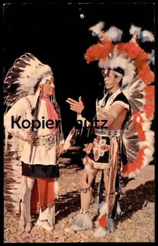 POSTKARTE CHIEF AND SON IN TRIBAL DRESS INDIANS Indianer Indian Indien Kopfschmuck feather headdress postcard cpa AK