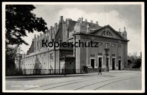 ALTE POSTKARTE GÖRLITZ STADTHALLE 1939 Person Mann Passant Goelitz Zgorzelec Zhorjelc cpa postcard AK Ansichtskarte