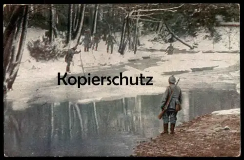 ALTE POSTKARTE IM RUSSISCHEN WALDE SOLDAT AM FLUSS TEICH EIS UNIFORM Russia russian river cpa Ansichtskarte postcard AK