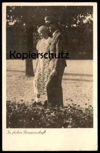 ALTE POSTKARTE IN FROHER GEMEINSCHAFT SOLDAT FELDPOST HALLE SAALE 1940 Uniform Paar couple cpa postcard AK Ansichtskarte