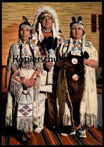 ÄLTERE POSTKARTE CREE INDIANER HÄUPTLING BÄREN-KIND & SQUAWS MUTTER UND TOCHTER Indian Indians Indien Feather headdress