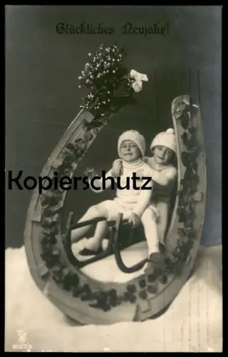 ALTE POSTKARTE GLÜCKLICHES NEUJAHR KINDER AUF SCHLITTEN HUFEISEN enfants children luge sleigh postcard AK Ansichtskarte
