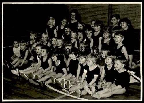 ALTES FOTO SPORT SCHULE KLASSE KINDERGARTEN KINDER MÄDCHEN JUNGEN TURNEN girls boys teacher photo Lehrer 11 x 15