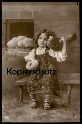 ALTE POSTKARTE KIND MIT HUHN EI EIER hen poule egg Ostern easter paques AK postcard cpa Ansichtskarte