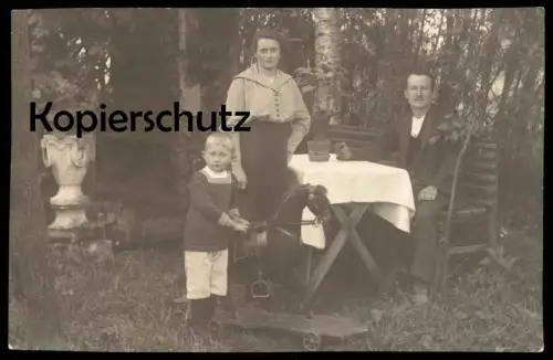 ALTE FOTO POSTKARTE FAMILIE EHEPAAR KIND SCHAUKELPFERD rocker rocking horse cheval à bascule child enfant photo postcard