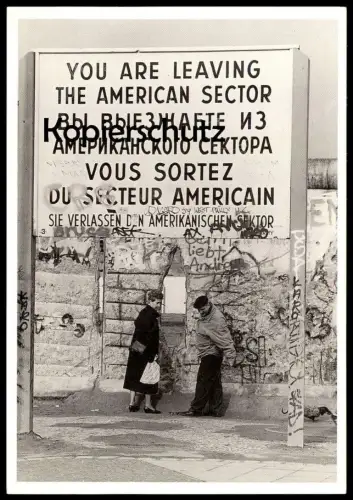 ÄLTERE POSTKARTE BERLIN NACH DEM 9.11.1989 BERLINER MAUER WALL AMERICAN SECTOR mur Ehepaar couple postcard Ansichtskarte