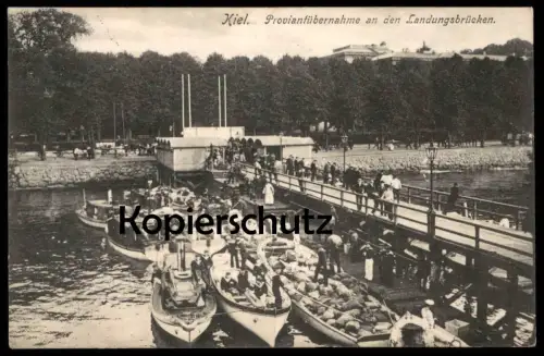 ALTE POSTKARTE KIEL PROVIANTÜBERNAHME AN DEN LANDUNGSBRÜCKEN Schiffe Fracht cargo ship Ansichtskarte postcard cpa AK