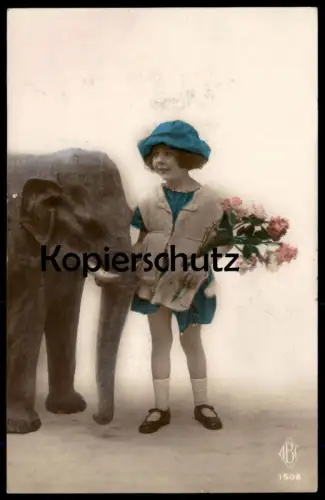 ALTE POSTKARTE MÄDCHEN & KLEINER ELEFANT Kind Dompteur girl elephant tusker child enfant postcard cpa Ansichtskarte AK