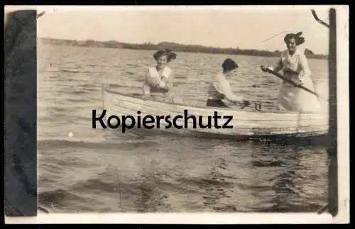 ALTE FOTO POSTKARTE DREI FRAUEN IM BOOT AUF EINEM SEE RUDERBOOT rowboat ship barque AK Ansichtskarte cpa photo postcard