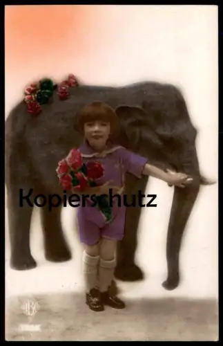 ALTE POSTKARTE MÄDCHEN & KLEINER ELEFANT Kind Dompteur girl elephant tusker child enfant postcard cpa Ansichtskarte AK