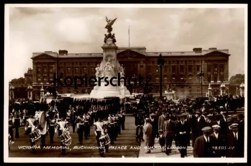 ALTE POSTKARTE LONDON VICTORIA MEMORIAL BUCKINGHAM PALACE AND GUARDS Palast Schloss castle postcard cpa AK Ansichtskarte