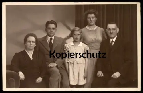 ALTE FOTO POSTKARTE FAMILIE EHEPAAR KIND WUPPERTAL ELBERFELD 1941 Kleid Anzug Krawatte child enfant cpa photo postcard