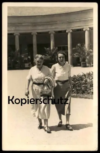 ÄLTERE FOTO POSTKARTE BAD WILDUNGEN ZWEI FRAUEN HANDTASCHE Frau Mode woman women femme Kleid Rock Ansichtskarte postcard