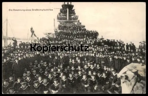 ALTE POSTKARTE BESATZUNG EINES GROSSKAMPFSCHIFFES KIEL Grosskampfschiff Kriegsschiff warship war vessel bateau de guerre