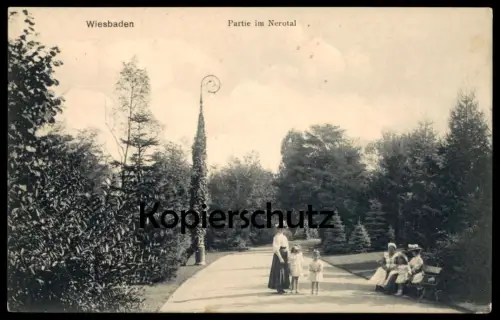 ALTE POSTKARTE WIESBADEN PARTIE IM NEROTAL FRAUEN UND KINDER Ansichtskarte AK cpa postcard