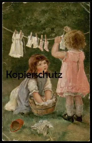 ALTE POSTKARTE PUPPENWÄSCHE MÄDCHEN WASCHEN PUPPENKLEIDER Puppe doll Spielzeug cpa AK Ansichtskarte postcard