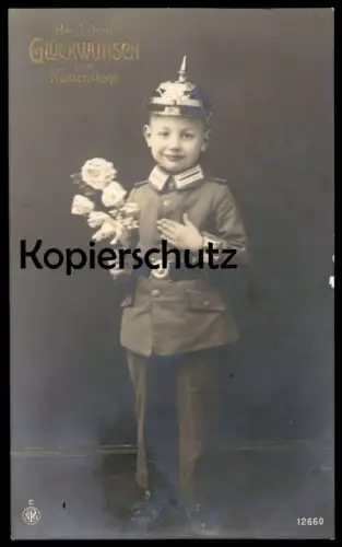 ALTE POSTKARTE KIND IN UNIFORM MIT PICKELHAUBE spiked helmet child enfant casque à pointe Soldat cpa AK