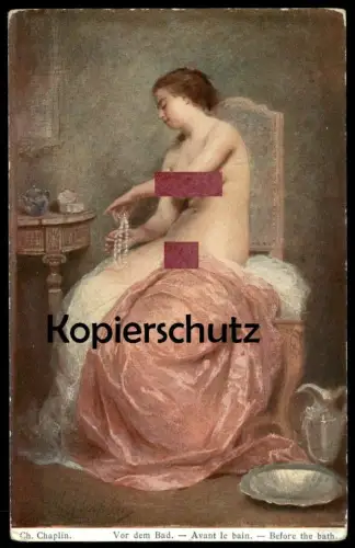 ALTE KÜNSTLER POSTKARTE CHARLES CHAPLIN VOR DEM BAD bath woman Frau femme seins nus nude breast woman nudity postcard