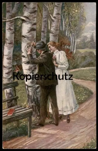 ALTE POSTKARTE LIEBESPAAR HERZ IN RINDE INITIALEN Bauminschrift Baum Inschrift tree inscription arbre couple postcard