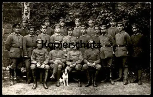 ALTE POSTKARTE SOLDATEN MIT HUND 1918 VERFASST RESERVE LAZARETT 5 STUTTGART OFFIZIERE UNTEROFFIZ. MILITÄR Ansichtskarte