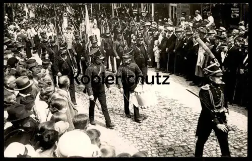 ALTE POSTKARTE BERLIN PARADE MILITÄR VERM. 100 JAHRE LÜTZOWER JÄGER UNIFORM MUSIK ZUSCHAUER CAILLER SCHOKOLADE KAKAO