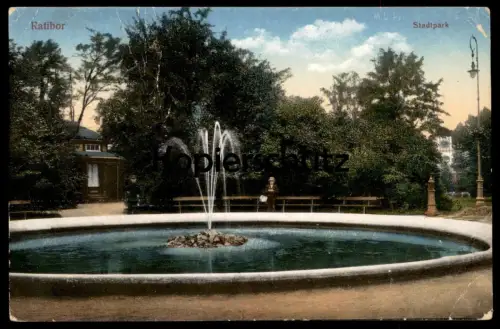 ALTE POSTKARTE RATIBOR STADTPARK Raciborz Park Personen Bank Schlesien Polen Poland Polska Ansichtskarte AK cpa postcard