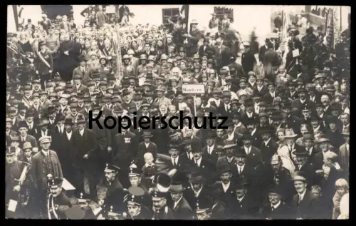 ALTE POSTKARTE VERSAMMLUNG SCHILD MONDSEE ÖSTERREICH UNIFORM UNIFORMEN cpa postcard Ansichtskarte AK