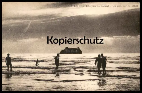 ALTE POSTKARTE LE PORTEL PAS DE CALAIS UN COUCHER DE SOLEIL plage les amoureux lovers Paar cpa postcard AK Ansichtskarte
