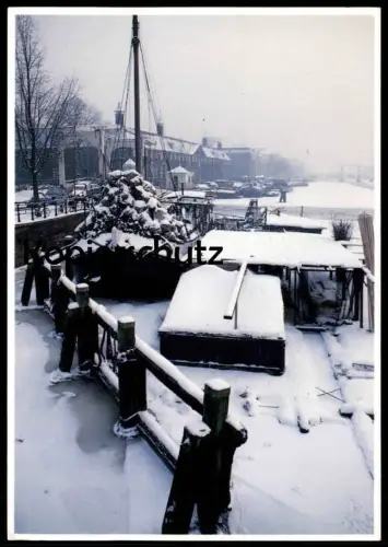 ÄLTERE POSTKARTE SCHIFF IM WINTER EIS NIEDERLANDE SCHNEE FOTO BRIAN QUINN HET KAARTENHUIS ship Ansichtskarte AK postcard