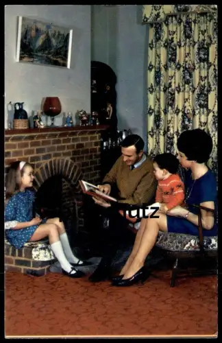 ÄLTERE POSTKARTE TURKISH FAMILY TÜRKISCHE FAMILIE ZWEI KINDER BUCH ELTERN parents Turkey Türkei postcard Ansichtskarte