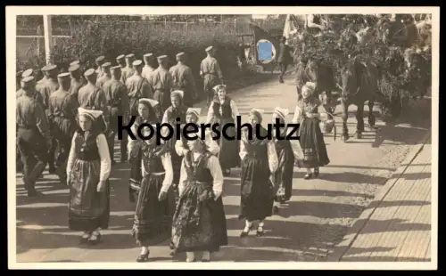 ALTE FOTO POSTKARTE SIMMERN UMZUG VERM. ERNTEDANK FEST FLAGGE 30ER JAHRE TRACHT MILITÄR PHOTO GUSTAV HOEVEL cpa AK