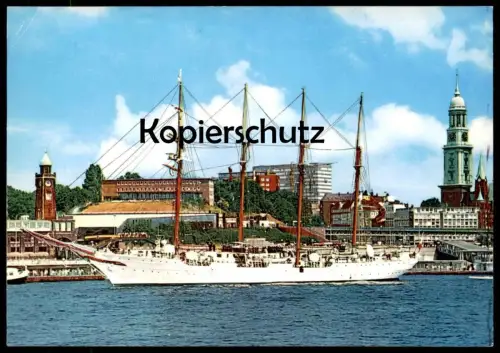 ÄLTERE POSTKARTE SEGELSCHULSCHIFF AN DEN ST. PAULI LANDUNGSBRÜCKEN UND BLICK ZUR ST. MICHAELSKIRCHE Schiff sailing ship