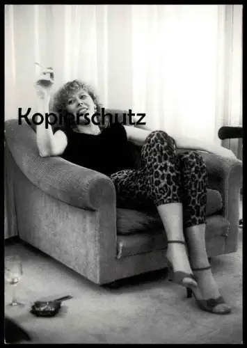 POSTKARTE 70ER JAHRE HANS-PETER FELDMANN AUSSTELLUNG MUSEUM LUDWIG KÖLN 2003 FRAU MIT ZIGARETTE LEOPARDENMUSTER postcard