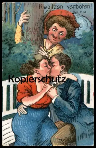 ALTE POSTKARTE KÜSSENDES LIEBESPAAR KISSING COUPLE KIEBITZEN VERBOTEN DER RAT VOYEUR erotic Stempel Ludwigslust postcard