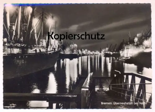 ÄLTERE POSTKARTE BREMEN ÜBERSEEHAFEN BEI NACHT SCHLEPPER Hafen harbour port Frachschiff cargo ship night nuit postcard