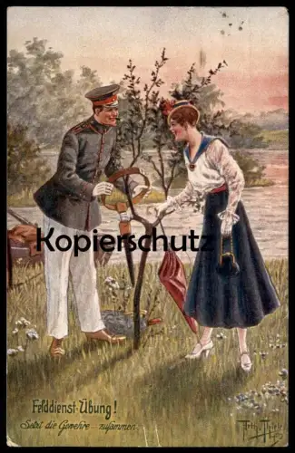 ALTE KÜNSTLER POSTKARTE ARTHUR THIELE FELDDIENST-ÜBUNG SELBST DIE GEWEHRE ZUSAMMEN PAAR FRAU Ansichtskarte postcard cpa