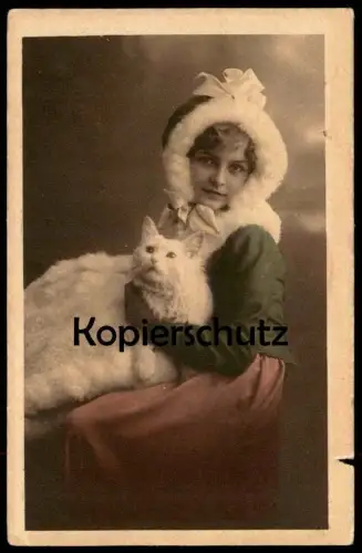 ALTE POSTKARTE MÄDCHEN IN PELZ MIT KATZE AUF DEM SCHOSS 1913 cat chat Kind Frau woman child Ansichtskarte postcard cpa