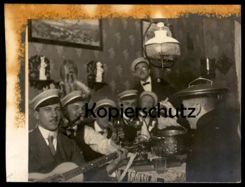 ALTES FOTO ERLANGEN STUDENTEN BOWLENABEND 22.05.1913 BOWLE STUDENTICA STUDENTIKA Mützen Humor Gitarre Alkohol cpa photo