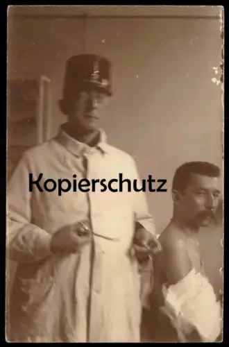 ALTE FOTO POSTKARTE MILITÄR SOLDAT LAZARETT ARZT SCHERE VERBAND SCHNÄUZER OBERARZT BRETZLAW PACAL photo AK Ansichtskarte