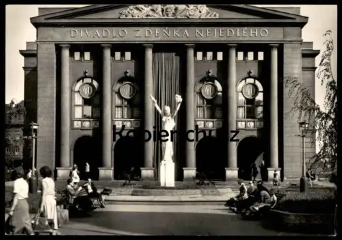 ÄLTERE POSTKARTE OSTRAVA DIVADLO ZDENKA NEJEDLEHO 40 STATUE Ceska Republika Tschechische Republik postcard Ansichtskarte