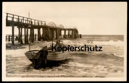 ÄLTERE POSTKARTE OSTSEEBAD BANSIN STÜRMISCHE BRANDUNG AN DER BRÜCKE ZWEI FISCHER Usedom Uznam Mecklenburg-Vorpommern AK