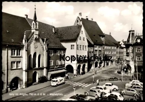 ÄLTERE POSTKARTE ISNY IM ALLGÄU MARKTPLATZ VW BUS REKLAME DAS GUTE BROT VON JAUS VOLKSWAGEN KÄFER AK cpa postcard