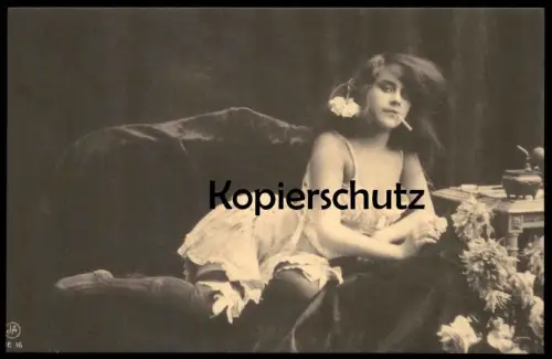 ALTE REPRO ? POSTKARTE AKT FRAU HALBNACKT ZIGARETTE EROTIK eroticism semi nude woman cigarette postcard Ansichtskarte AK