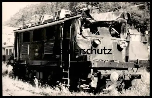 ALTE FOTO POSTKARTE EISENBAHN UNGLÜCK 1956 ÖBB LOKOMOTIVE 1145.10 train accident Zugunglück Auffahrunfall Ansichtskarte
