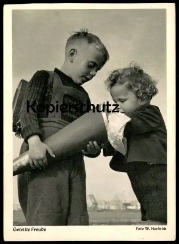ALTE POSTKARTE GETEILTE FREUDE JUNGE EINSCHULUNG MÄDCHEN KIND SCHULTÜTE W. HARSTRICK enfant girl femme child postcard AK