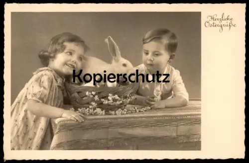 ALTE POSTKARTE HERZLICHE OSTERGRÜSSE MÄDCHEN MIT KANINCHEN Kind enfant girl Ostern Easter Hasen rabbit lapin AK postcard