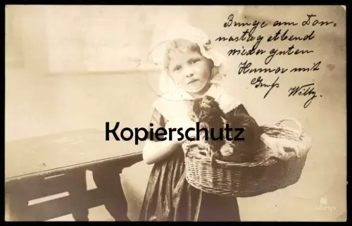 ALTE POSTKARTE MÄDCHEN KATZENBABY KATZE Kätzchen Katzen cats chat cat girl fille Kind child cpa postcard Ansichtskarte