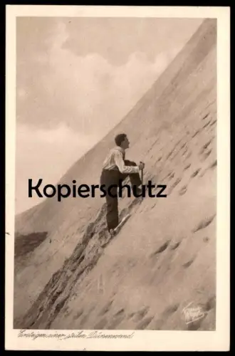 ALTE POSTKARTE ERSTEIGEN EINER STEILEN DÜNENWAND WELTWUNDER KURISCHE NEHRUNG HOTEL KURISCHES HAFF STEMPEL ROSSITTEN cpa