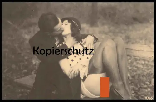ALTE REPRO ? POSTKARTE FRAU MANN KUSS EROTIK eroticism semi nude woman kiss postcard Ansichtskarte AK