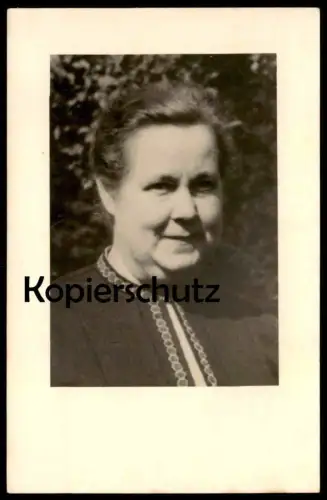 ALTE FOTO POSTKARTE PORTRÄT EINER FRAU SONTAGSKLEIDUNG portrait femme woman cpa photo postcard